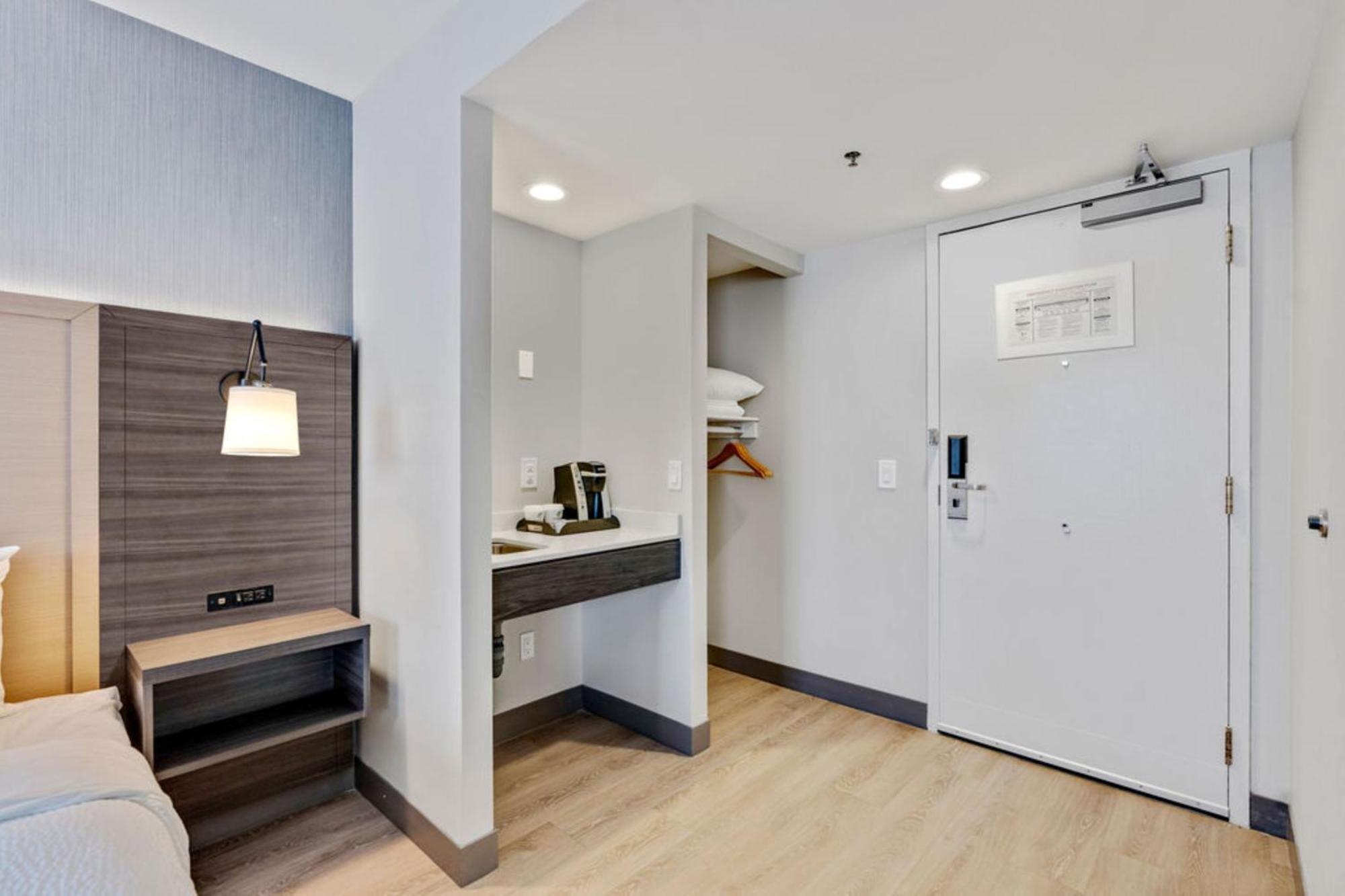 Holiday Inn & Suites Ottawa Kanata By Ihg Esterno foto