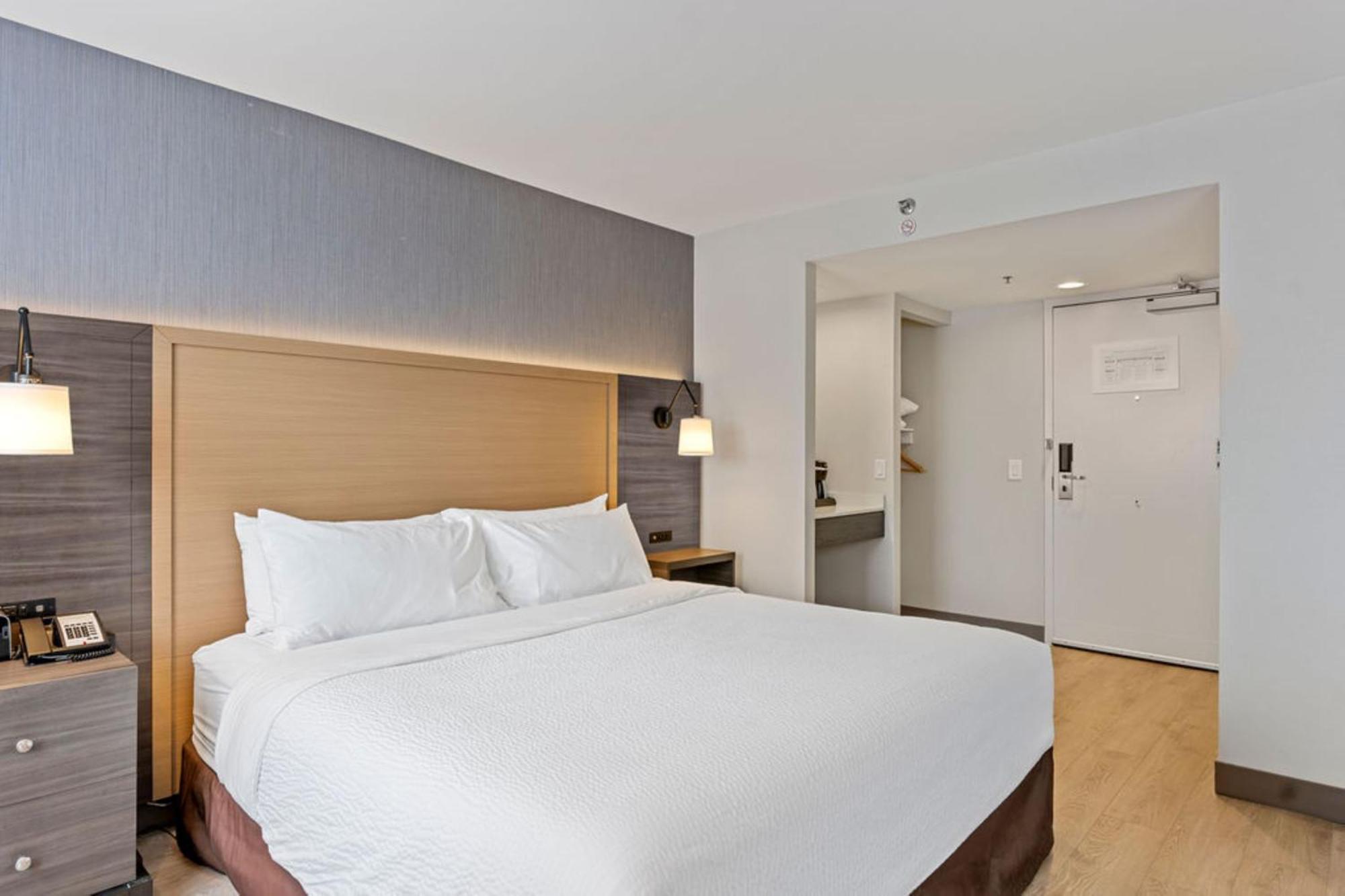 Holiday Inn & Suites Ottawa Kanata By Ihg Esterno foto